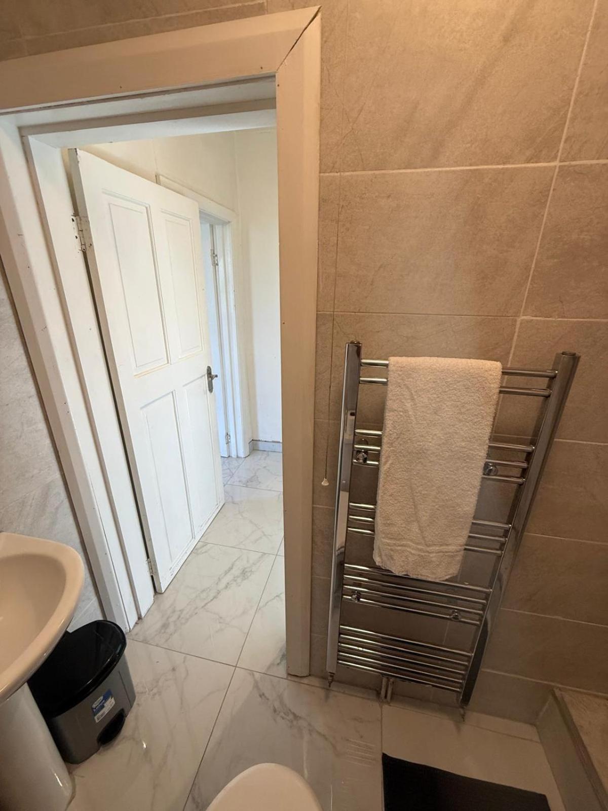One Bedroom Flat Bell Street Apartment London