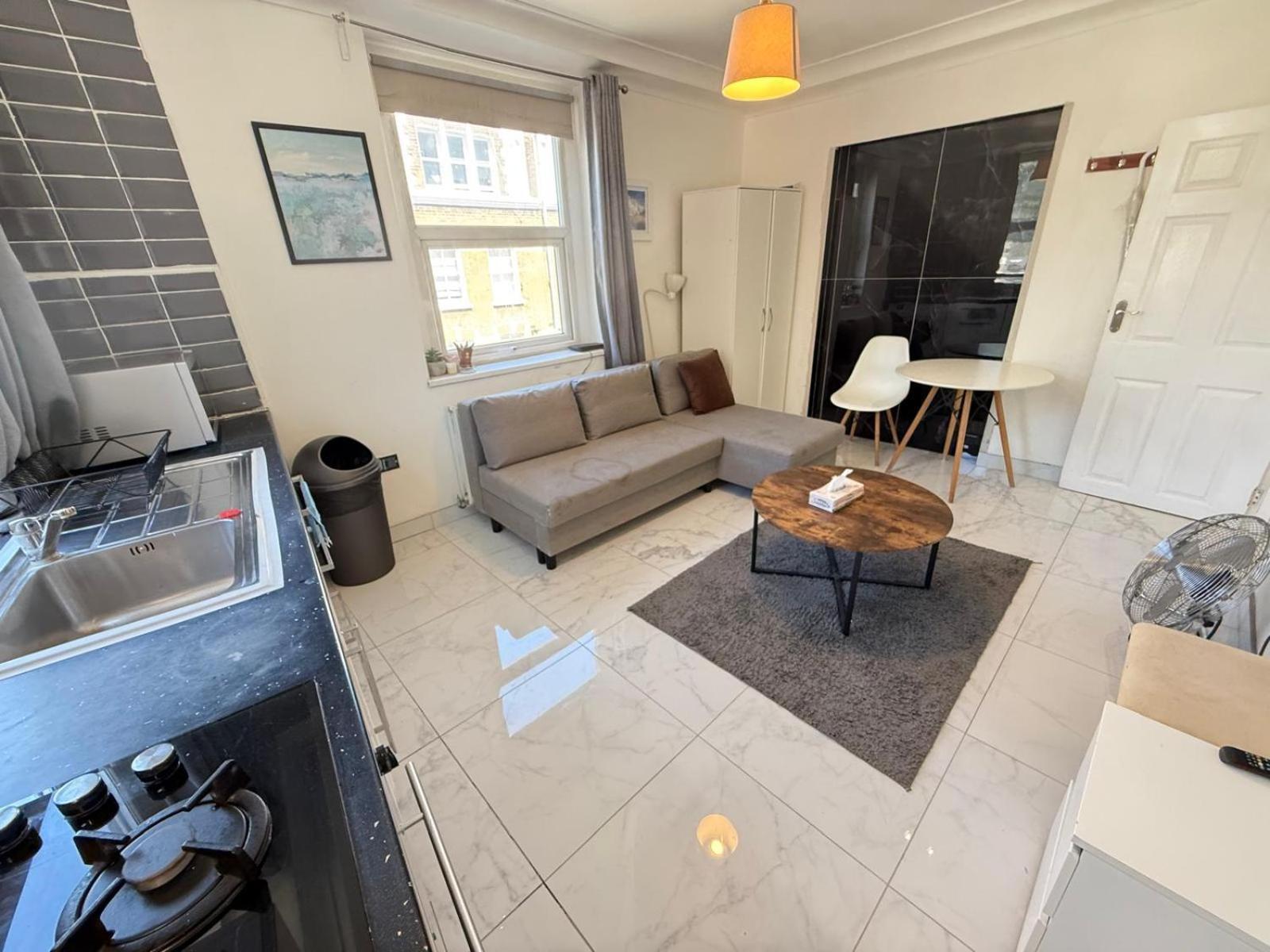 One Bedroom Flat Bell Street Apartment London