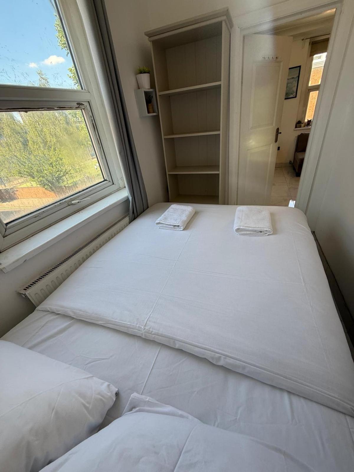 One Bedroom Flat Bell Street * London