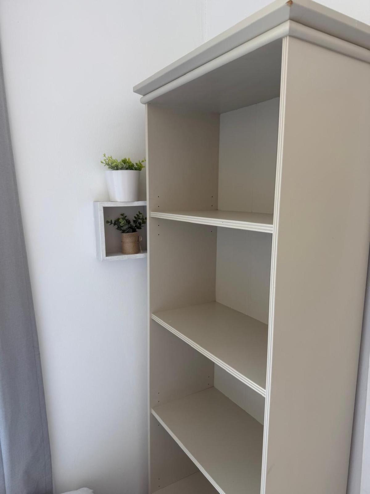 One Bedroom Flat Bell Street London