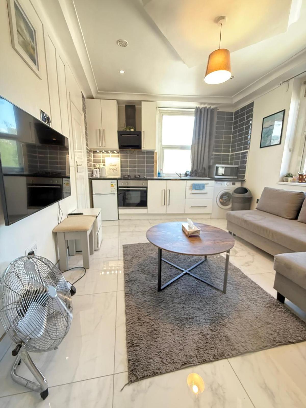 One Bedroom Flat Bell Street Apartment London