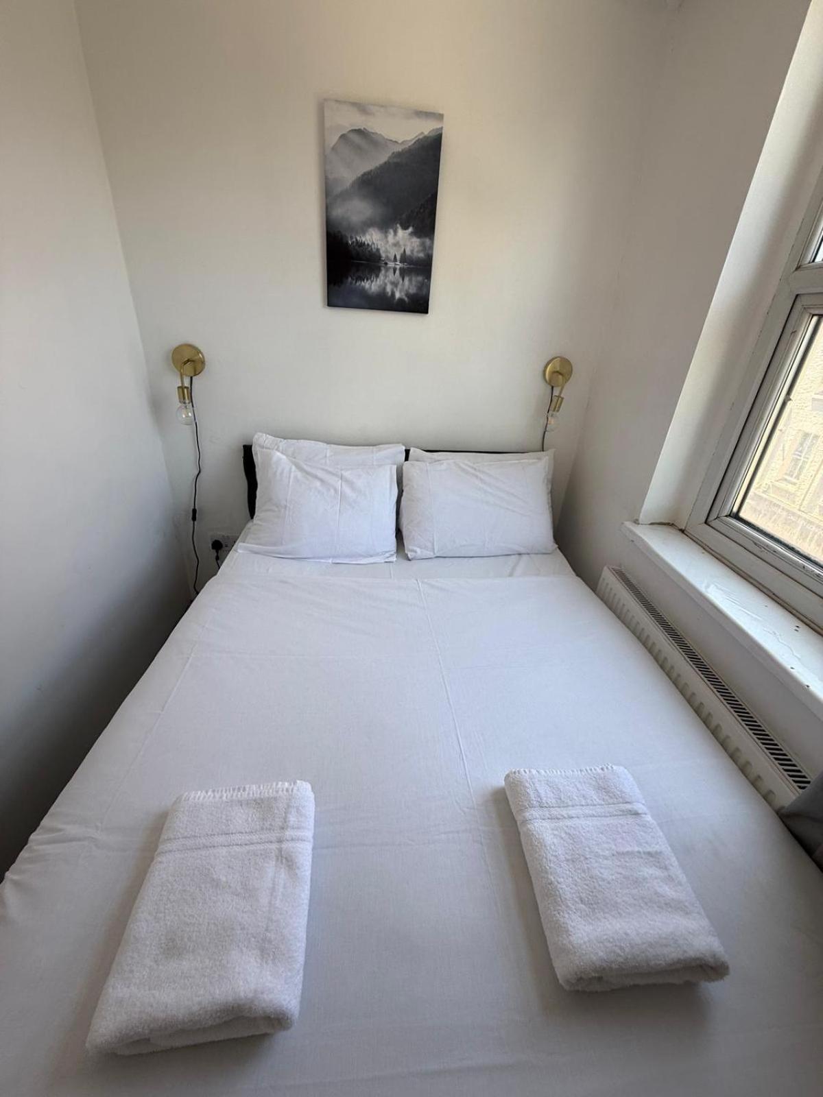 One Bedroom Flat Bell Street Apartment London